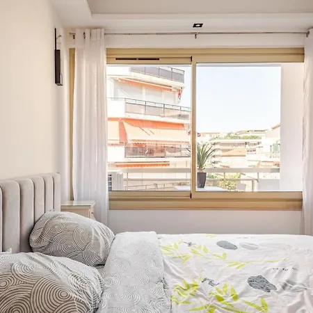 Luxe Colle A L'hotel Martinez Daire