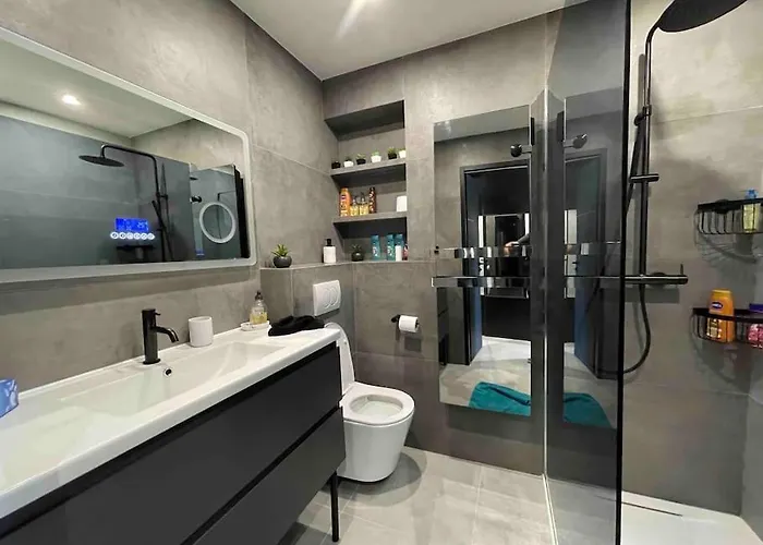 Luxe Colle A L'hotel Martinez